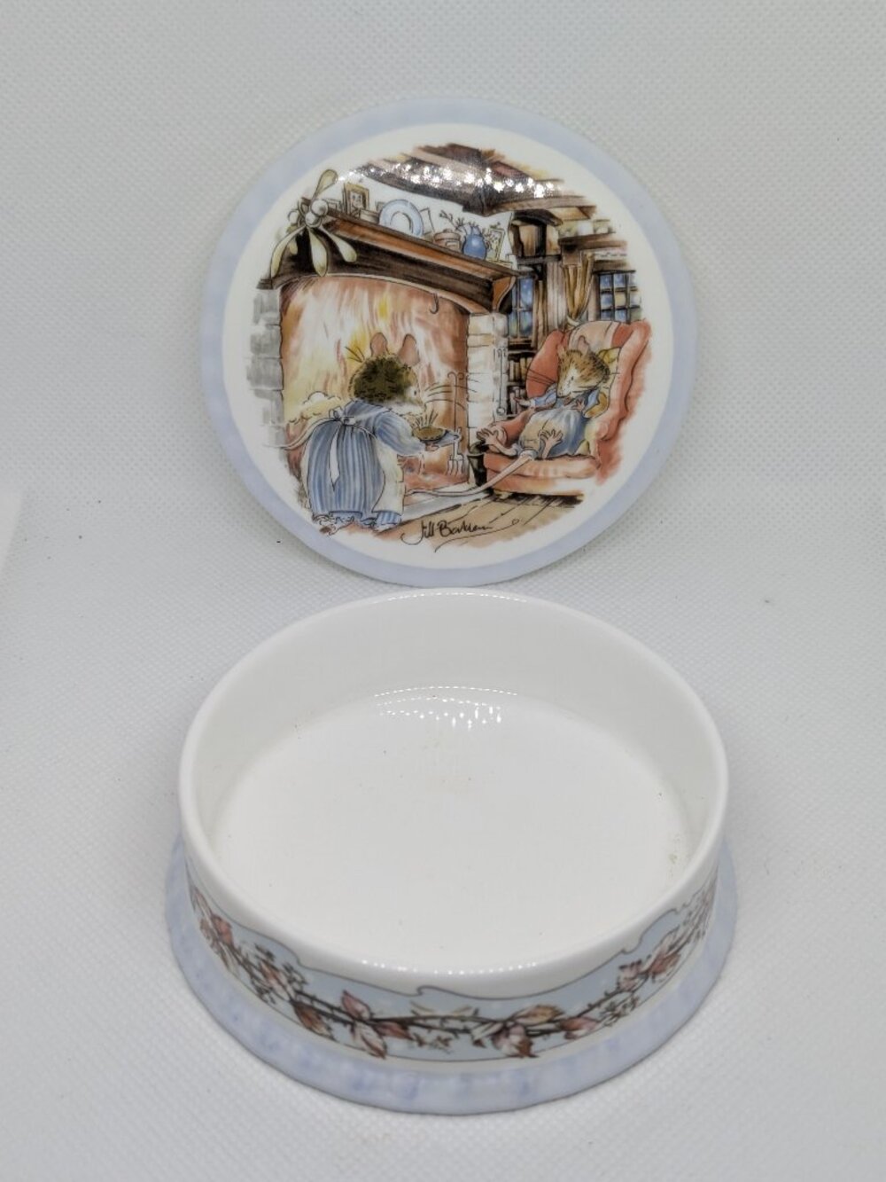Vintage Royal Doulton Brambly Hedge Winter Trinket Box Jill Barklem 1990